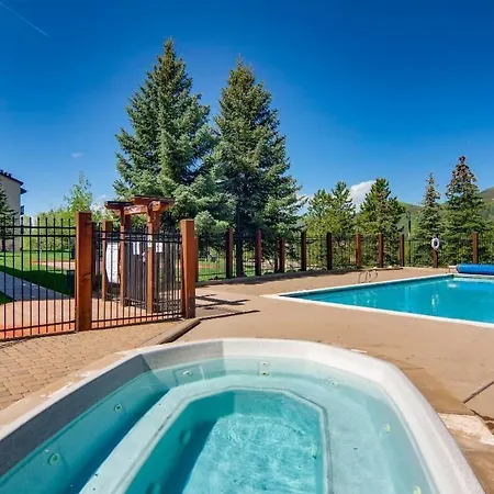 Private Washer & Dryer, Outdoor Pool And Hot Tub, Nicely Updated, Free Bus Route